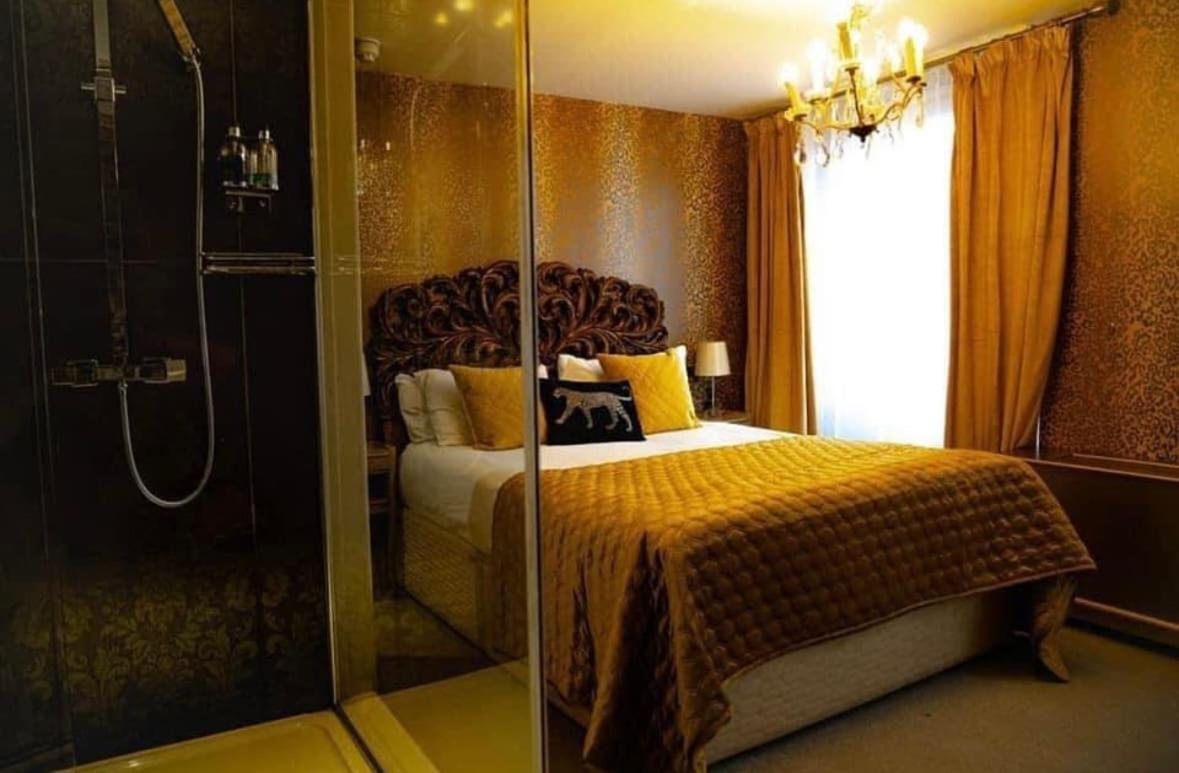 Oyo The Townhouse Hotel