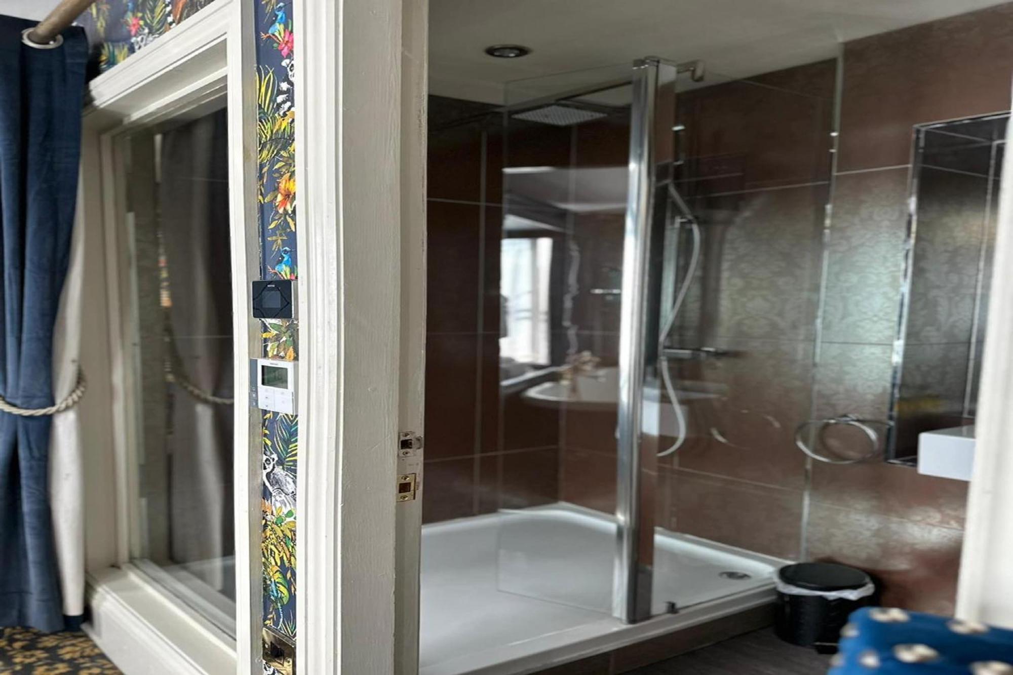 Oyo The Townhouse 5*