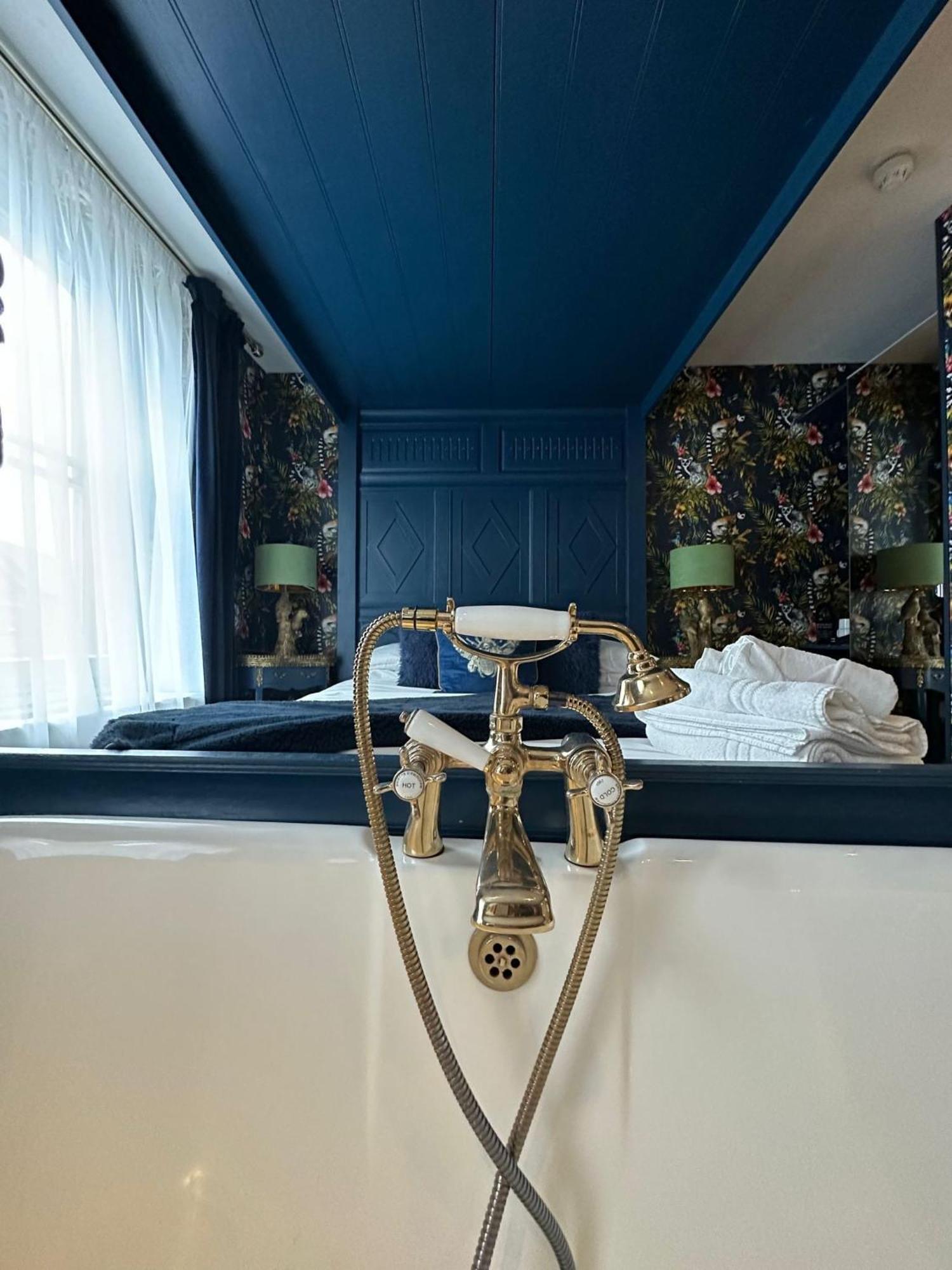 Oyo The Townhouse 5*