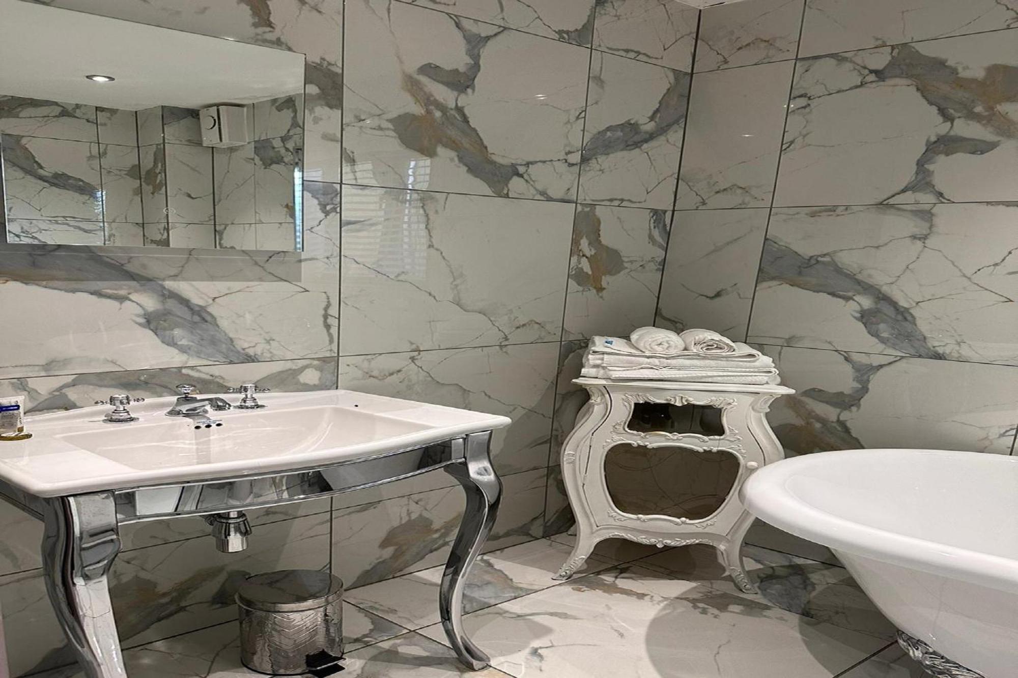 Oyo The Townhouse Hotel
