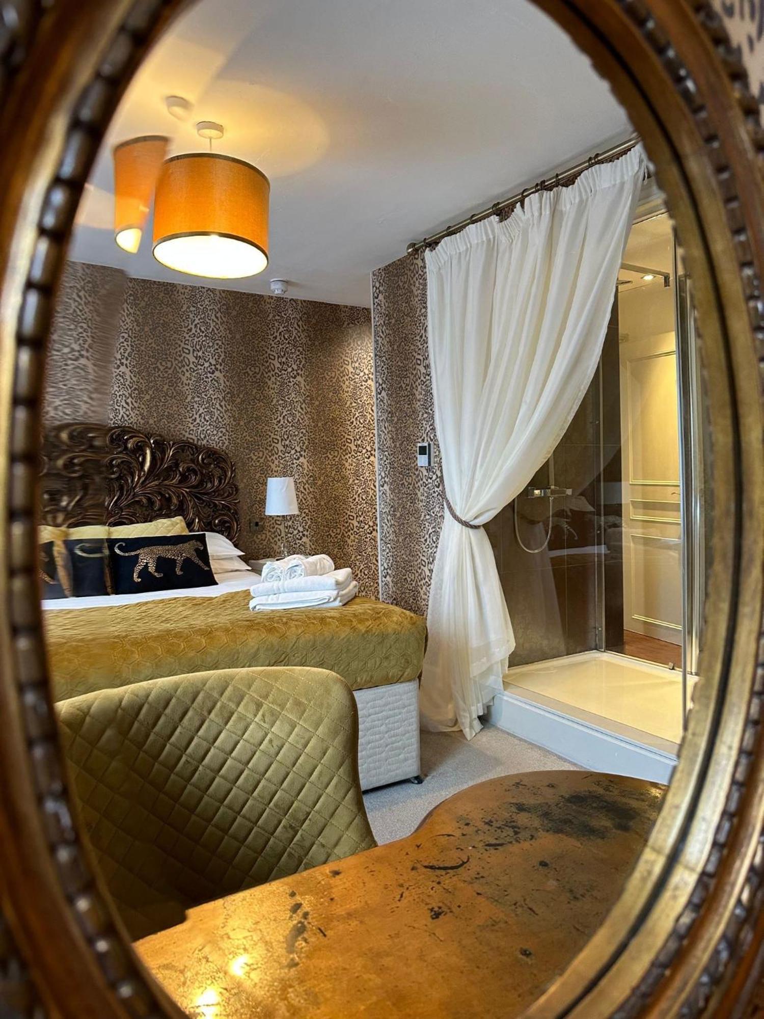 Oyo The Townhouse Hotel Durham