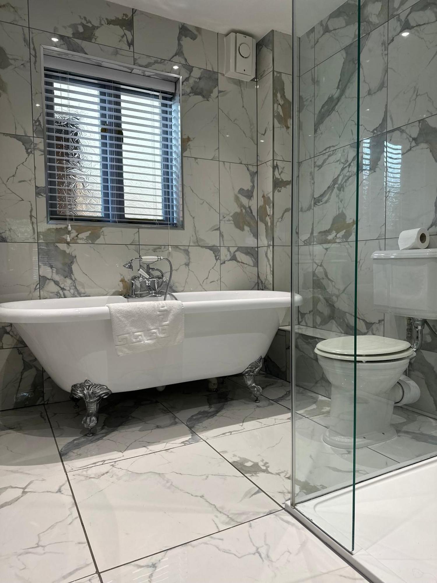 Oyo The Townhouse 5*